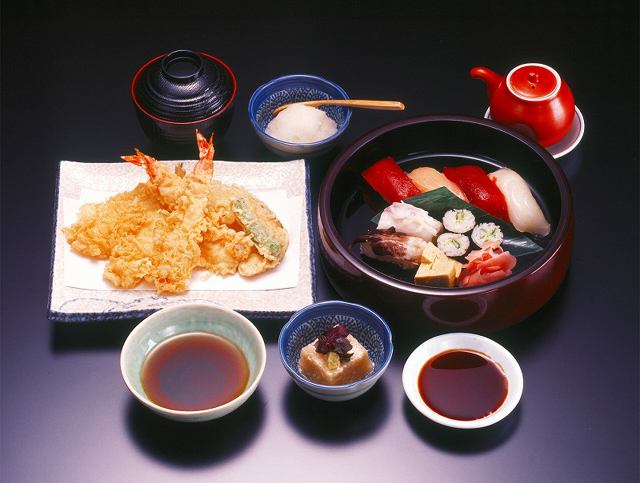 江戸前寿司と天ぷら定食「つつじ」